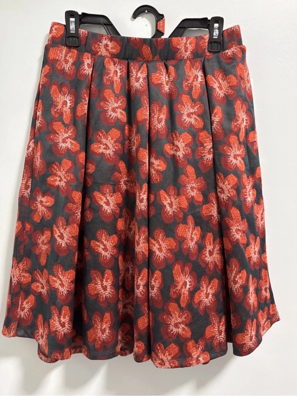 Lularoe Madison Floral Pleated A-Line Skirt in Red and Gray size Med